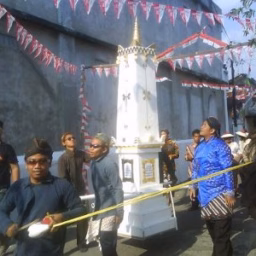Pawai 17-an di Jogja, “Tugu Jogja” pun digotong
